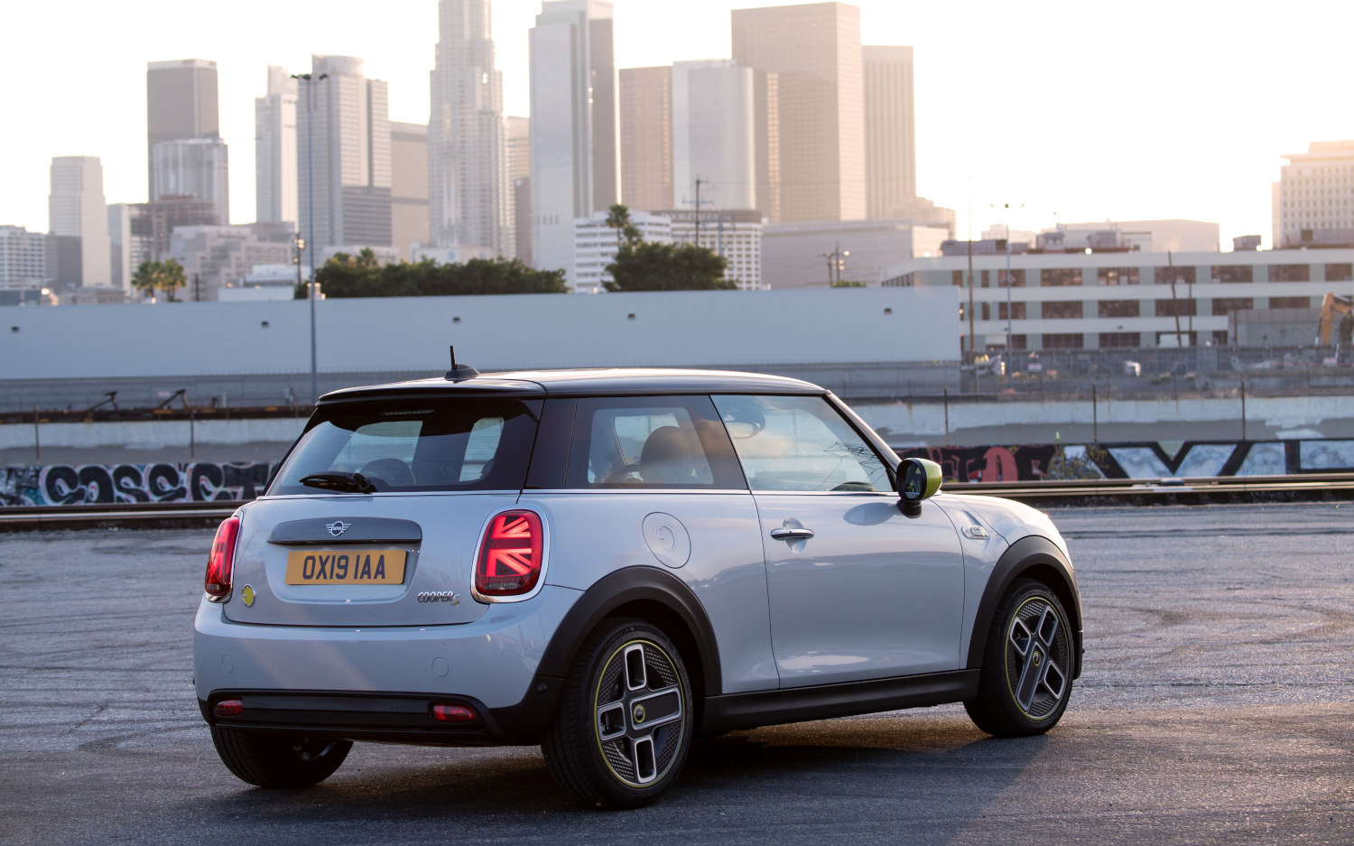 Mini Cooper S EV 2020 SUV Drive